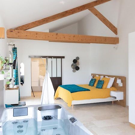 Bed and Breakfast Mas Des Tourterelles Jonquieres  Esterno foto