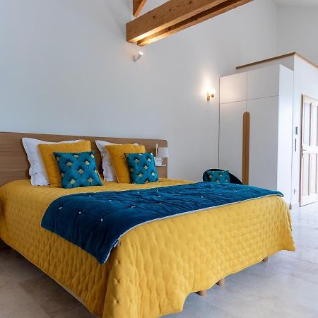 Bed and Breakfast Mas Des Tourterelles Jonquieres  Esterno foto